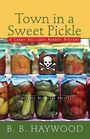 Town in a Sweet Pickle: A Candy Holliday Murder Mystery (Large Print)