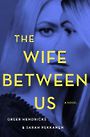 The Wife Between Us (Large Print)