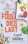 The Fool Dies Last (Large Print)